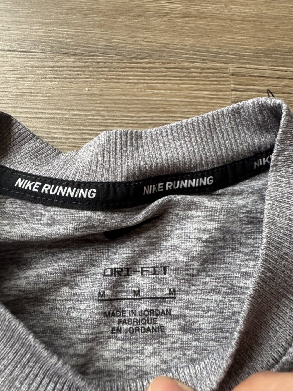 NWT Nike Dri-FIT Running Gray Long Sleeve Thumbhole Top Women's M - $55 MSRP - Picture 5 of 10